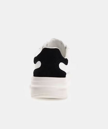 Sneaker Guess