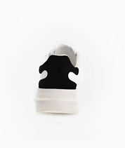 Sneaker Guess