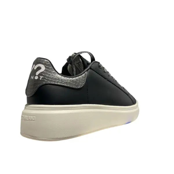 Sneakers Ynot?