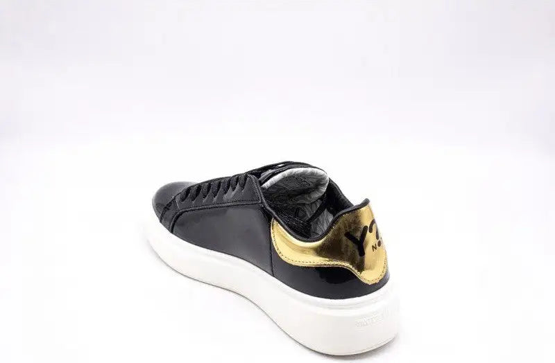 Sneakers Ynot?